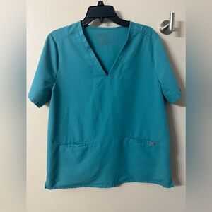 Figs 3 pocket scrub top. Color- cactus. Size-XL